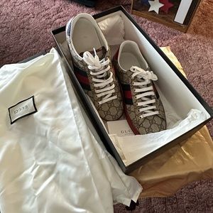 Gucci Men's Ace GG Supreme shoes size 6